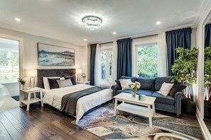 7 bedrooms, in-room safe, desk, iron/ironing board - Large Estate with Luxury Collection of Amenities  (Schomberg)