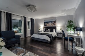 7 bedrooms, in-room safe, desk, iron/ironing board - Large Estate with Luxury Collection of Amenities  (Schomberg)