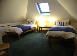 Traditional Room | Egyptian cotton sheets, premium bedding, iron/ironing board, bed sheets - Bedgebury B & B - Three Chimneys Farm (Cranbrook)
