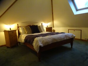 Traditional Room | Egyptian cotton sheets, premium bedding, iron/ironing board, bed sheets - Bedgebury B & B - Three Chimneys Farm (Cranbrook)
