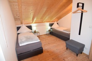 2 habitaciones, cuna de viaje, wifi gratis y ropa de cama
