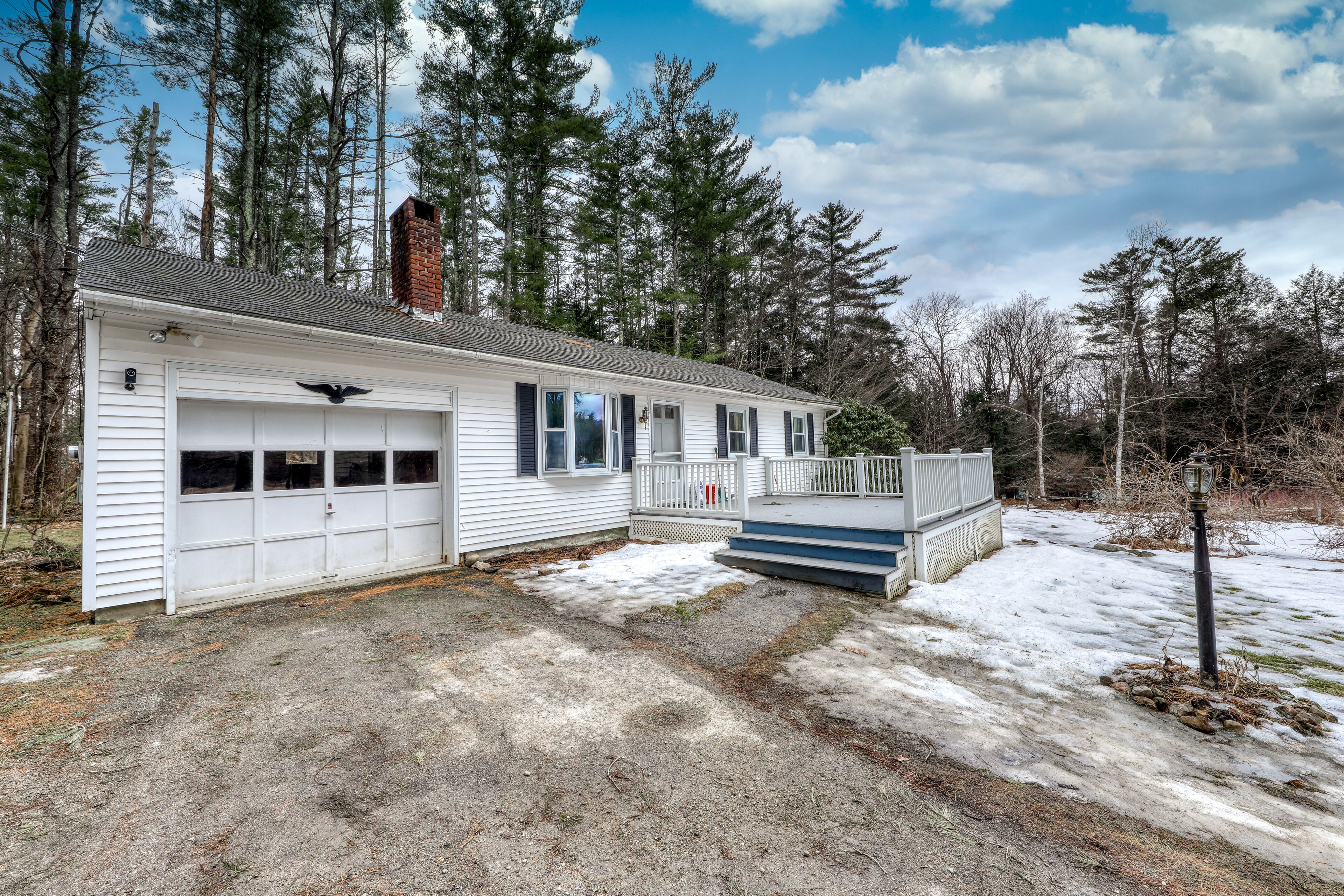 Dog-friendly, private oasis just outside town w/ free WiFi, Fire TV, and deck