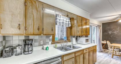 Dog-friendly, private oasis just outside town w/ free WiFi, Fire TV, and deck