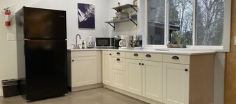 The Big Cedar House! Golf, wijnmakerij, 1 mijl naar skigebied!