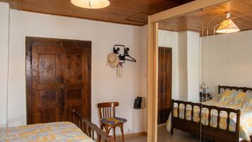2 bedrooms, iron/ironing board