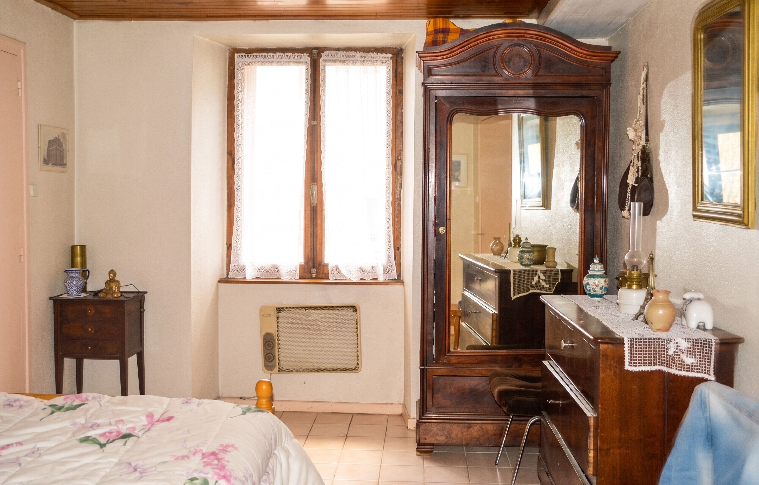 2 chambres, fer et planche à repasser