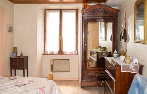 2 bedrooms, iron/ironing board