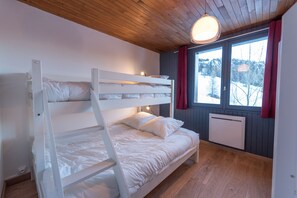 3 Schlafzimmer, schallisolierte Zimmer, Reisekinderbett