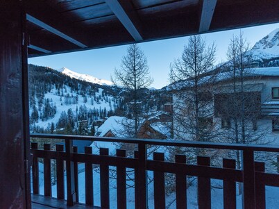 Renovated 80m2 duplex in chalet. Ski-in ski-out option
