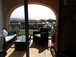 Interior - Studio 4 pers sea view, parking, wifi, air conditioning, household linen provided. (Hyères)