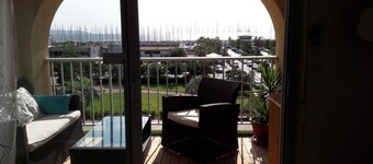 Studio 4 pers uitzicht op zee, parkeren, wifi, airconditioning, huishoudlinnen verstrekt.