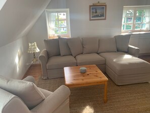 TV, DVD player, stereo - Reet und Meer - Reetdachhaus Beckerwitz, Apartment lake view with sea view (Beckerwitz)