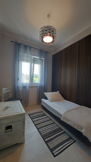 3 makuuhuonetta, silitysrauta/-lauta, Wi-Fi, vuodevaatteet