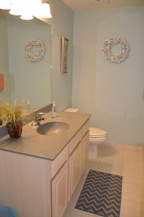 Luxury Condo | Bathroom