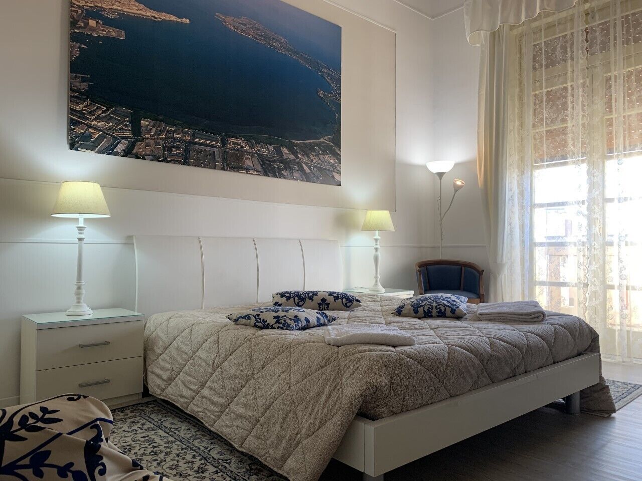 3 chambres, coffres-forts dans les chambres, bureau