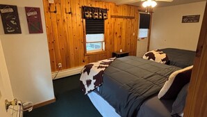 Room - Majestic Recreational Lodging w/ Snowmobile and Side x Side rentals on Long Lake (Sinclair)