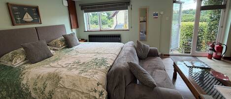 1 habitación, escritorio, tabla de planchar con plancha y wifi gratis