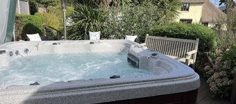 Studio in the idyllic countryside 2 miles from the beach in Devon with Hot Tub