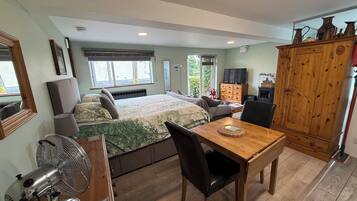 1 bedroom, desk, iron/ironing board, free WiFi