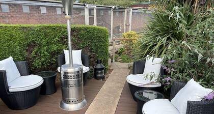 Studio in the idyllic countryside 2 miles from the beach in Devon with Hot Tub