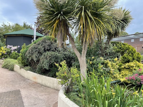 Studio in the idyllic countryside 2 miles from the beach in Devon with Hot Tub