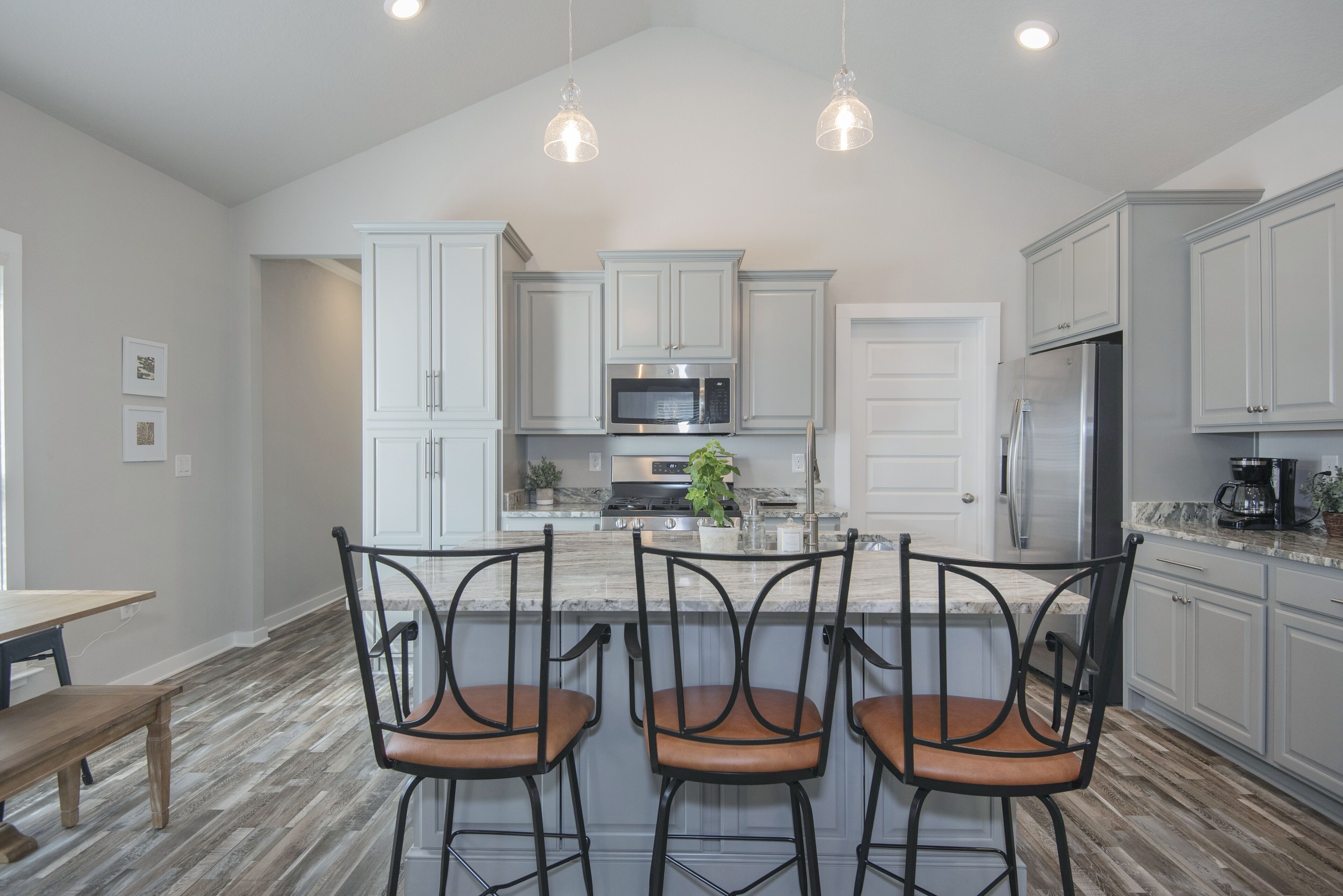 Køleskab, mikrobølgeovn, ovn, kogeplade