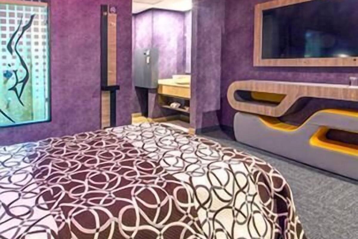 individually decorated, individually furnished, desk, soundproofing