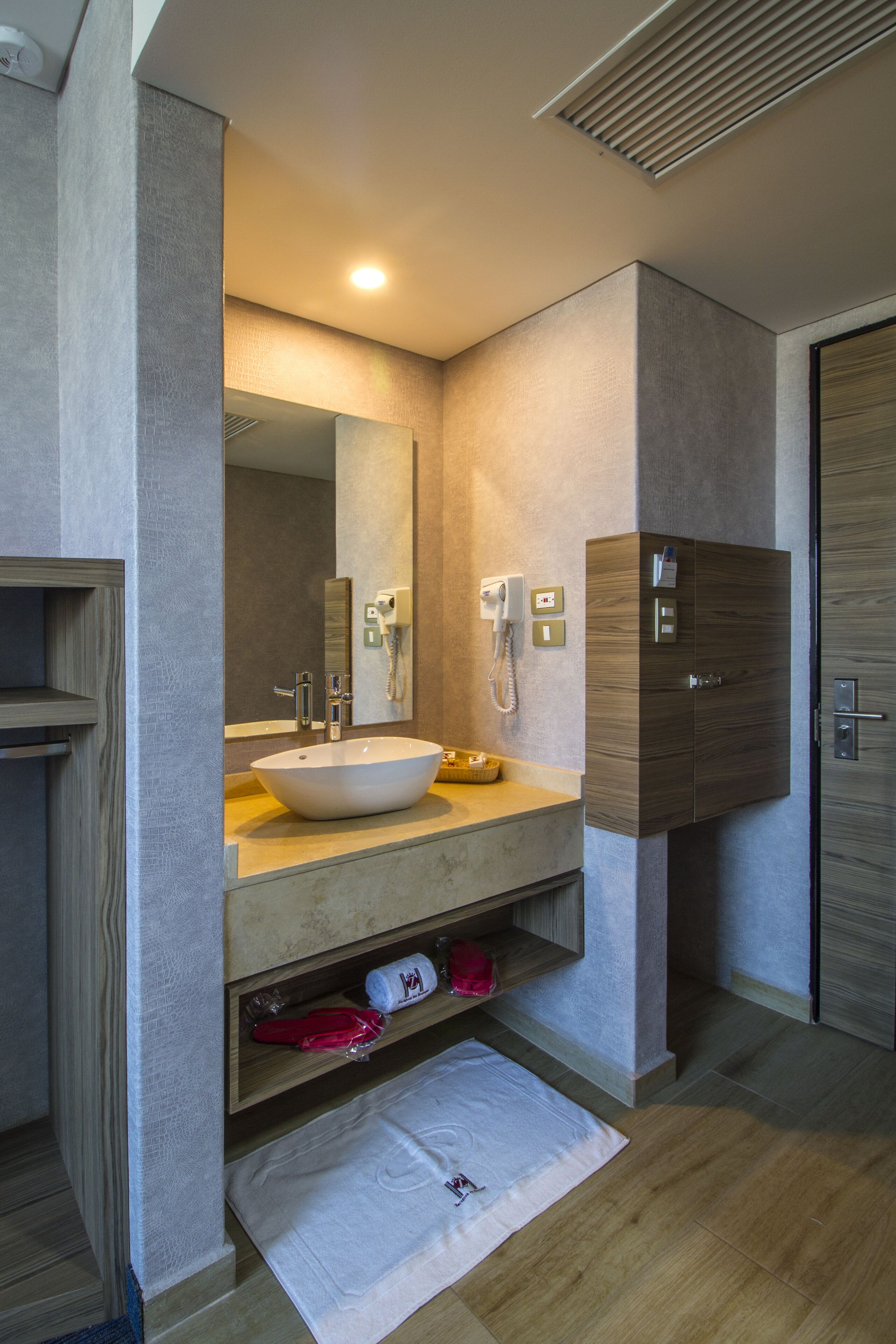 room, 1 king bed | bathroom amenities | shower, rainfall showerhead, towels