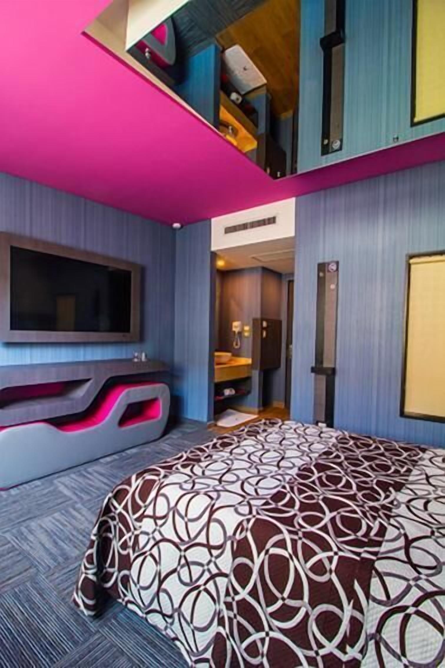 individually decorated, individually furnished, desk, soundproofing