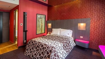 Individually decorated, individually furnished, desk, soundproofing