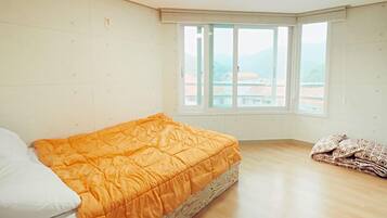 5F - Pilsner | Desk, blackout drapes, free WiFi, bed sheets