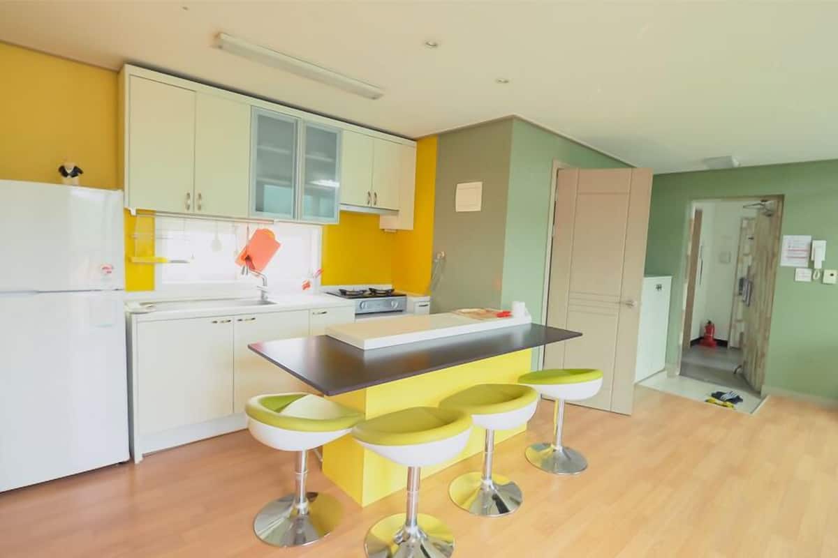 1F - Asahi (Bed) | Private kitchen | Rice cooker, cookware/dishes/utensils