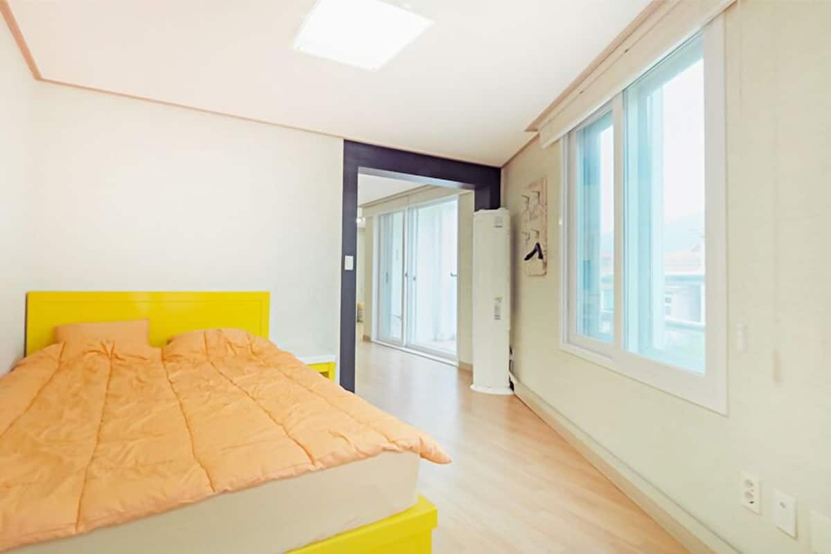 2F - Heineken | Desk, blackout drapes, free WiFi, bed sheets