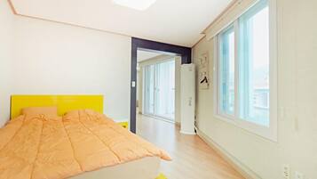 2F - Heineken | Desk, blackout drapes, free WiFi, bed sheets