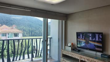 Habitaciรณn doble (2F - Cass) | Escritorio, cortinas blackout, wifi gratis y ropa de cama