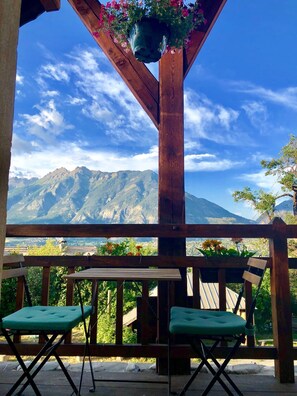 Outdoor dining - Gîte Le Champignon, Panoramic view, 3 stars (Risoul)