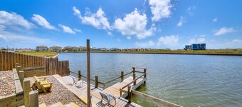 Canal front condo close to beach w/shared outdoor pool, pier, & patio, free WiFi