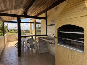Outdoor dining - 3 bedroom house next to Rua das Pedras (Armação dos Búzios)