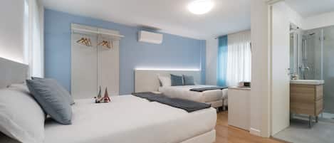 Quadruple Room (Porta Udine) | Down duvets, memory-foam beds, minibar, desk