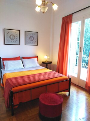 1 bedroom, WiFi, bed sheets - Boutique Lounge Apartment-Two Dwelling town House!  (Athina)