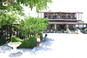 ด้านหน้าที่พัก