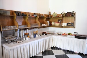 Desayuno típico de la región gratuito y diario