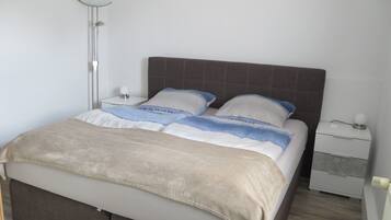 2 chambres, fer et planche Ă repasser, draps fournis