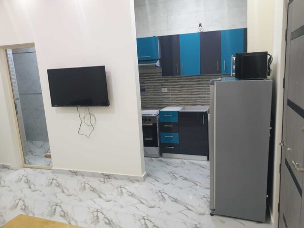 Fridge, microwave, oven, stovetop - Bravey Apartment 2 A (Hurghada)