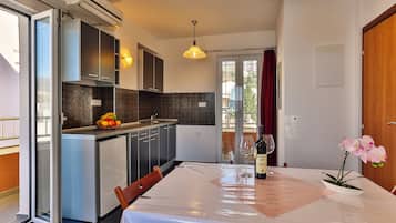 Apartment | Private kitchen | Mini-fridge, electric kettle