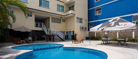 Kolam renang terbuka