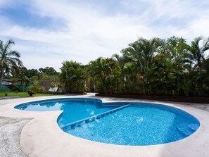 Outdoor pool - Capital O Hotel Los Caracoles, Acapulco (Acapulco)