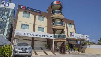 Fachada da propriedade