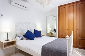 3 makuuhuonetta, tallelokero huoneessa, ilmainen Wi-Fi, vuodevaatteet