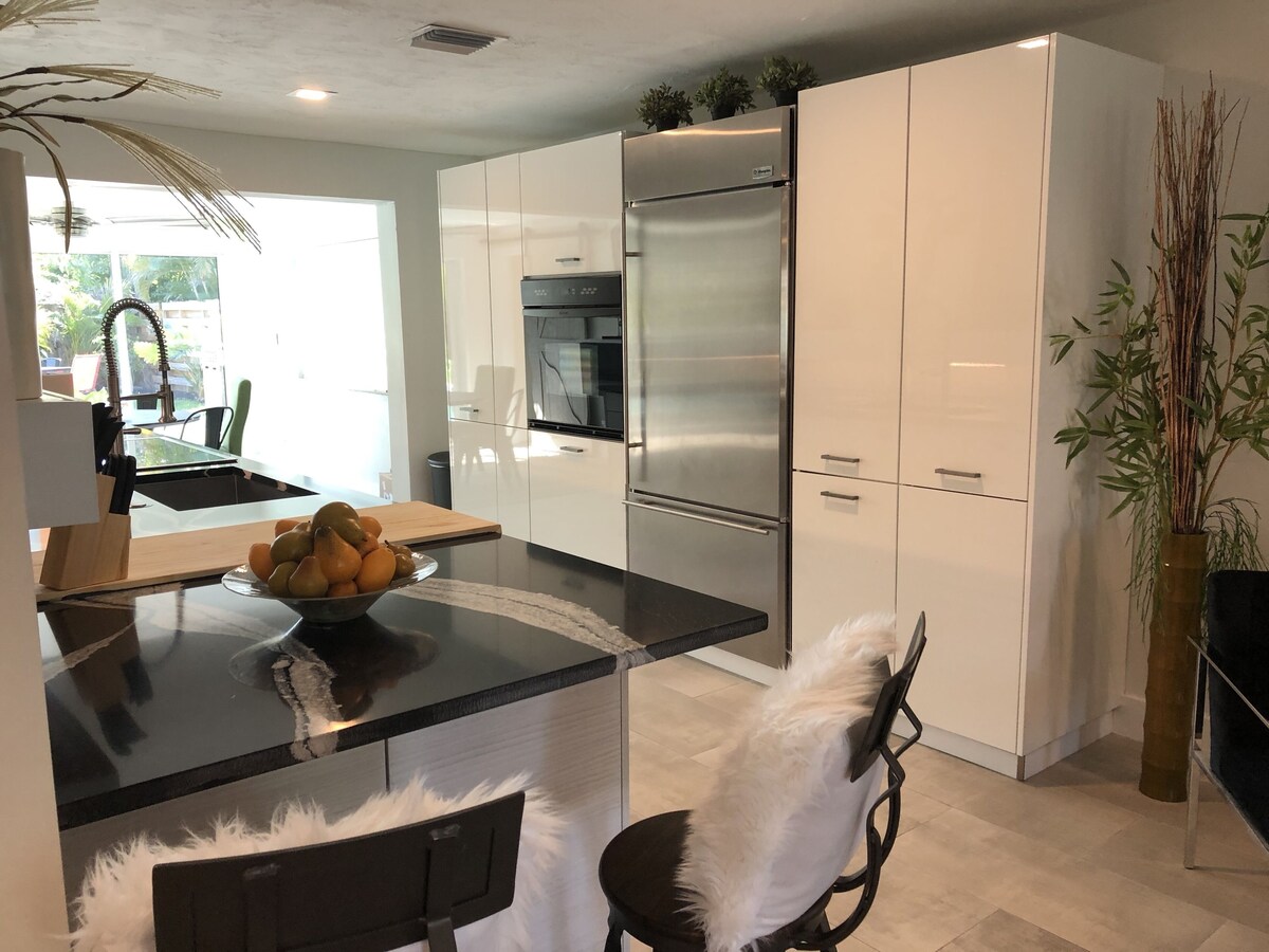 Photo 5 of Private Vacation Home w/ Heated Pool. Walk/Bike to Vanderbilt Beach & Amenities.